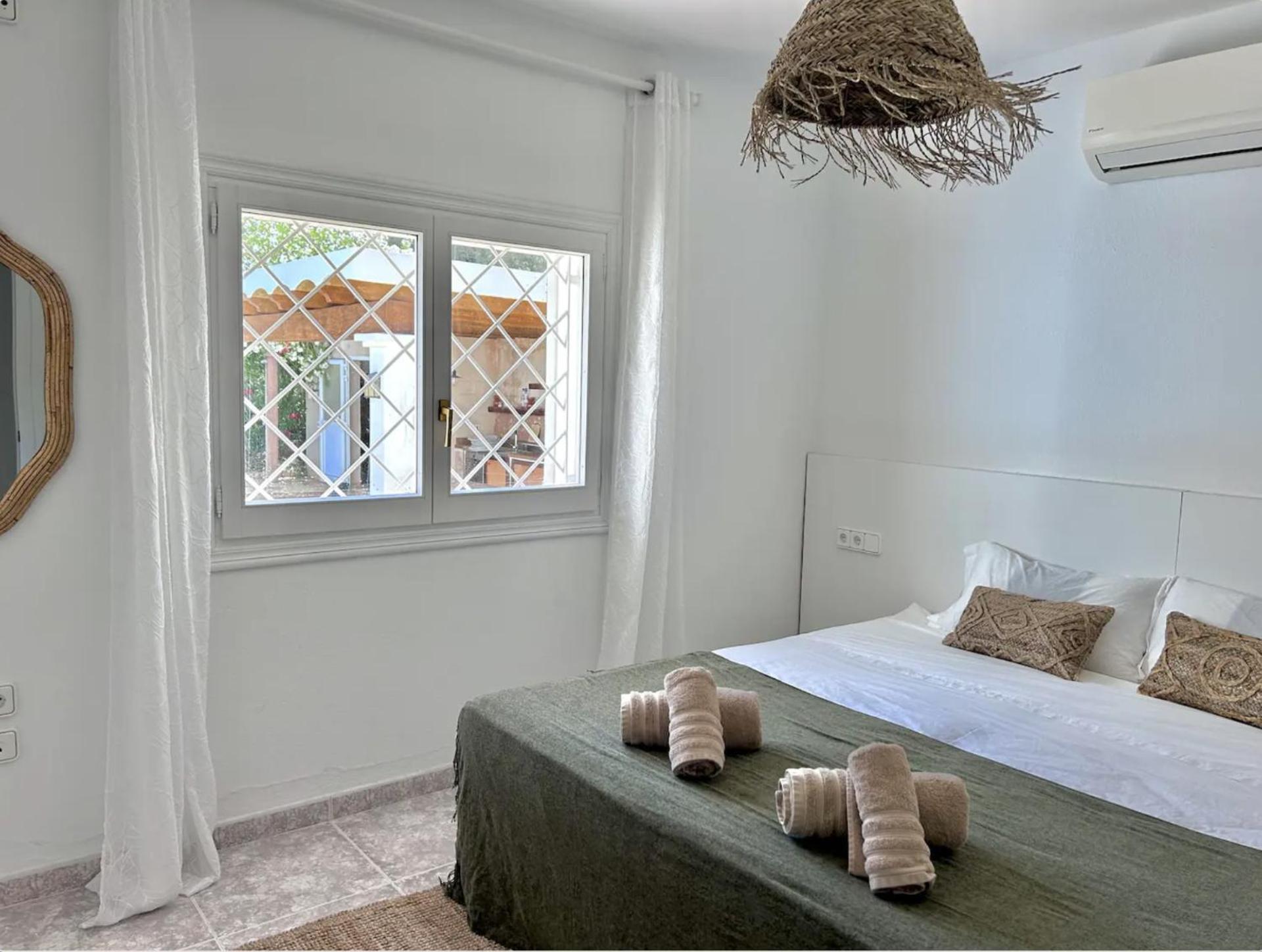 Walk To Unvrs & Amnesia - 4Br Finca - Private Pool & Forest *