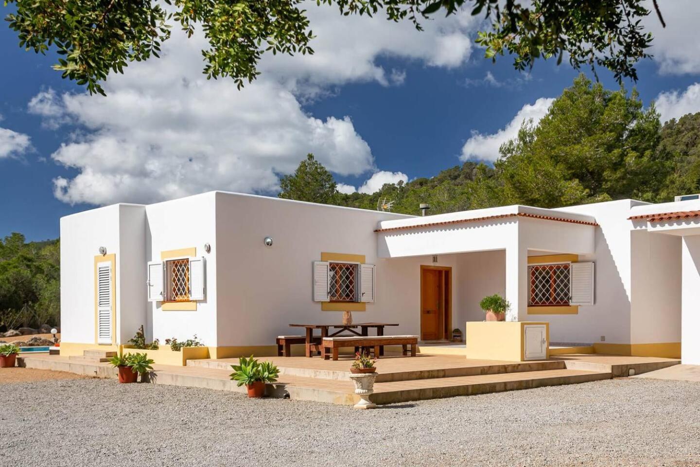Charming 4Br Finca With Xxl Private Pool - Short Walk To Unvrs & Amnesia San Antonio (Ibiza)